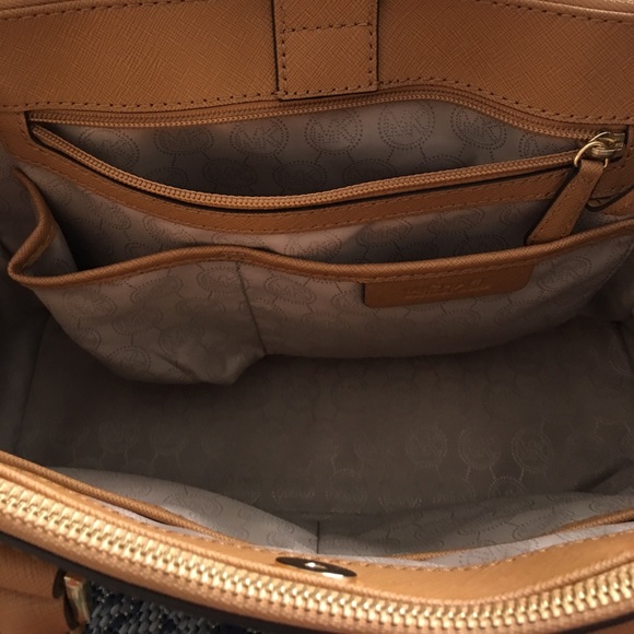 Michael Kors Sutton Medium Leather Satchel - Picture 4 of 9